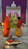 Swami Narayangiriji at the Girirajeshwari temple